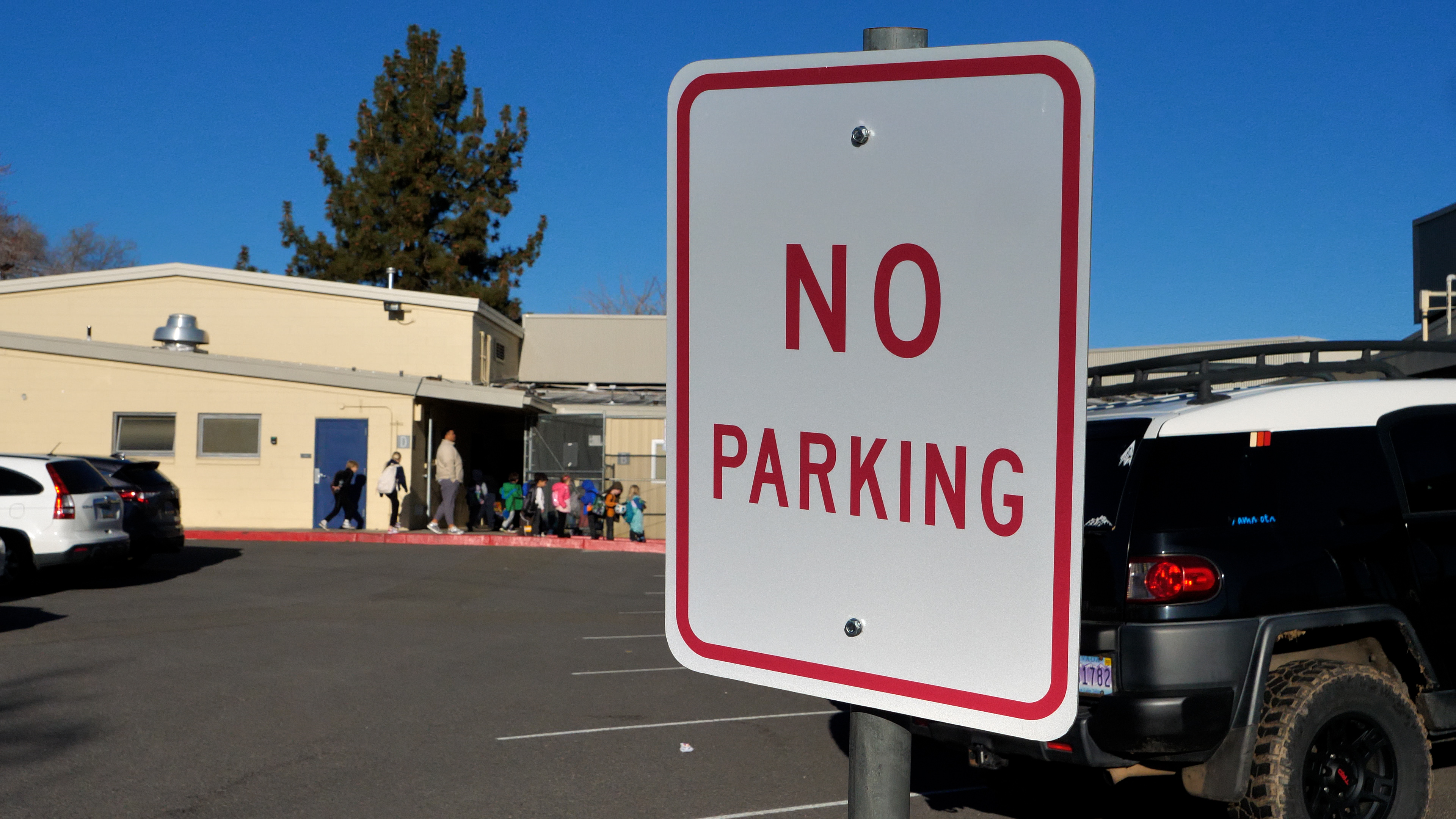  No parking sign